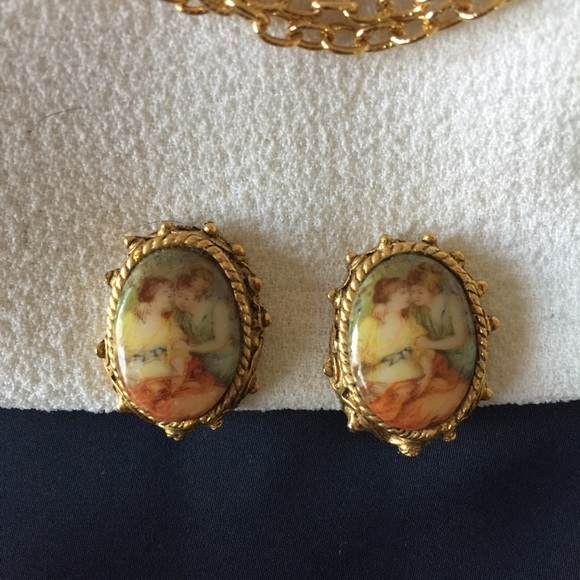 Victorian Gold Trim Elegant Ladies Vintage Clip Back Earrings